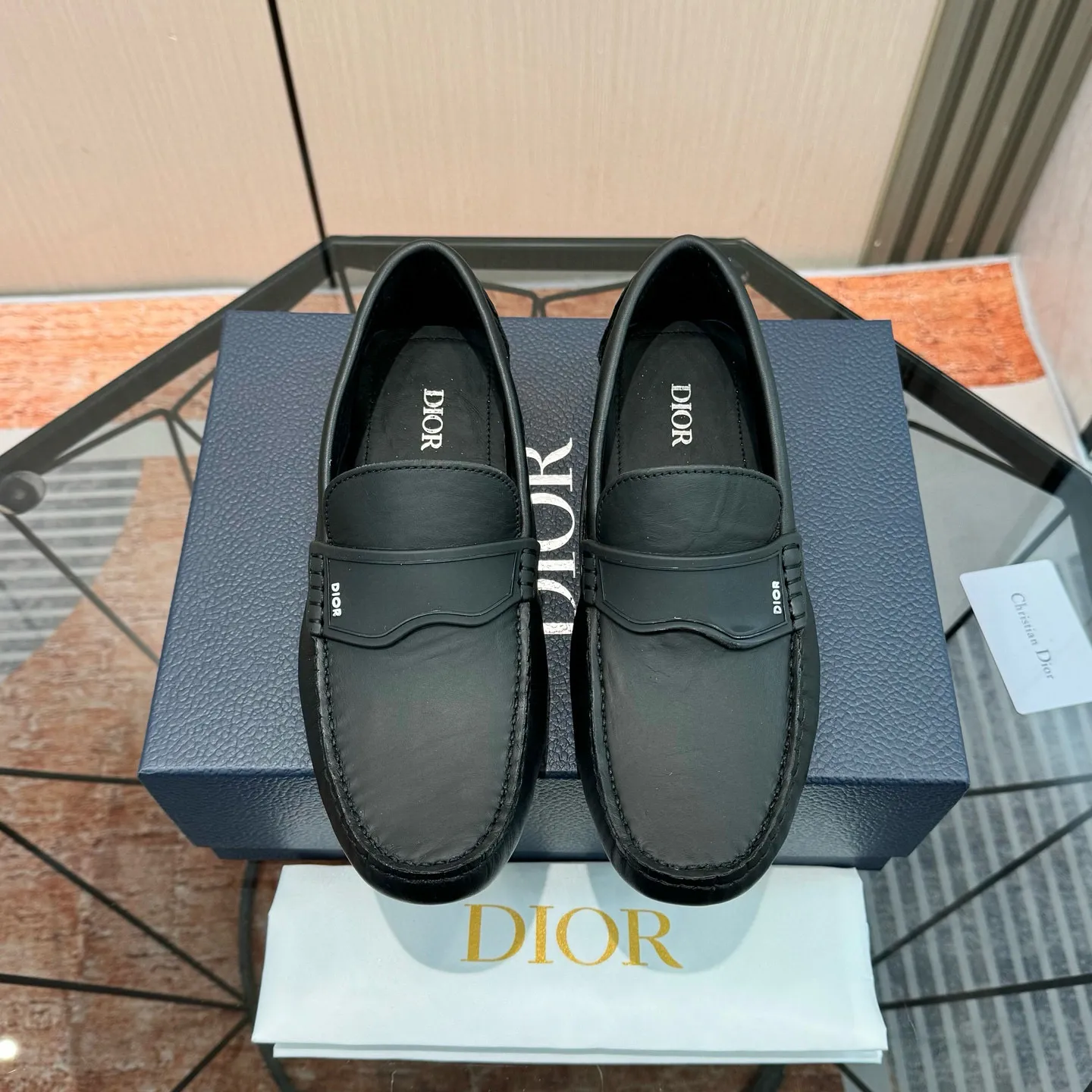Men's shoes: 580💰 (Niu Li) (Dior Doudou shoes) Exclusive new model Official website new model The upper is made of high-quality imported calf, the color is delicate, and the luxurious texture flows. Tailor-made for exquisite men, creating a noble aura. Delicate and smooth lines. Cowhide lining. Size: 38-44, 45 customized. Outdoor driving shoes for experienced drivers🚗